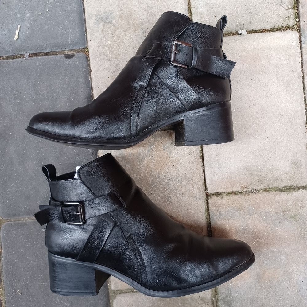 Nahira Women's Ankle Bootie, Size 8.5,Black